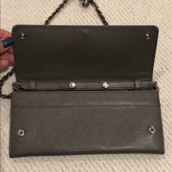 Grey authentic PRADA wallet on chain - Picture 3 of 7